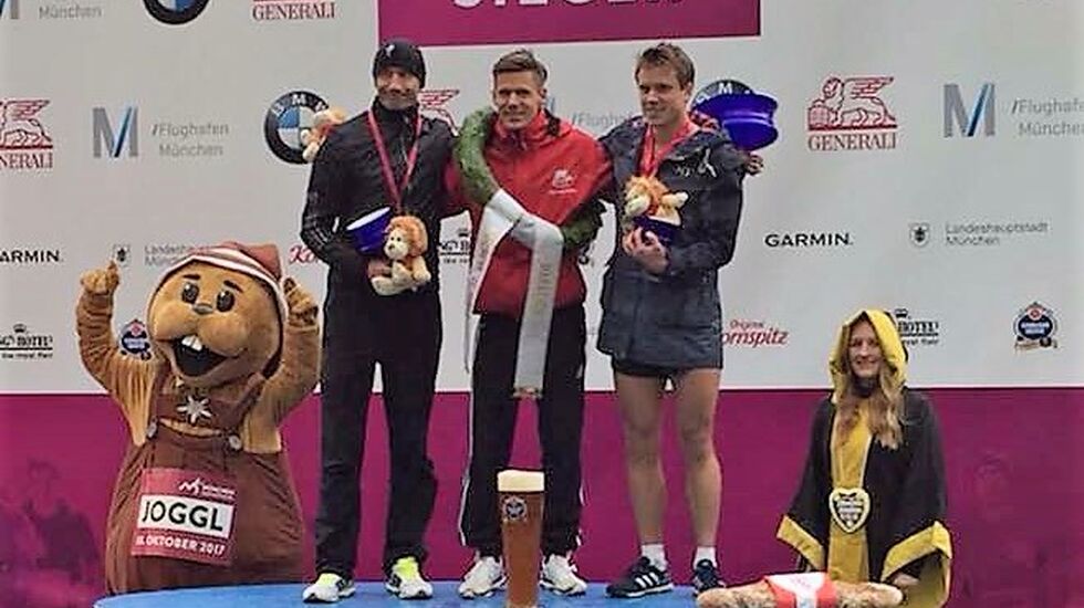 Eivind Flugstad Østberg (til høyre) sammen med vinneren Mario Wernsdörfer og toeren Florian Stelzle etter løpet i Bayerns hovedstad søndag formiddag. (Foto: ‎Tom Ødegaard Nordheim‎)