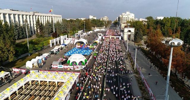 Fra årets Chisinau Marathon som går i sentrumsområdene av den moldoviske hovedstaden (Foto: facebook/chisinaumarathon).