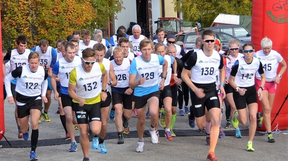 Fra starten for de aktive som la avgårde på 12 km. (Foto: Tor Saghaug)