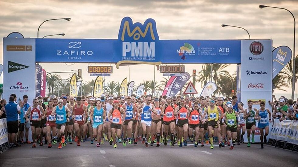 Fra starten av årets Palma Marathon på Mallorca som ved siden av mer dedikerte løpere også samler deltagere blant de mange tilreisende turistene på øya (Foto: facebook/palmademallorcamarathon).