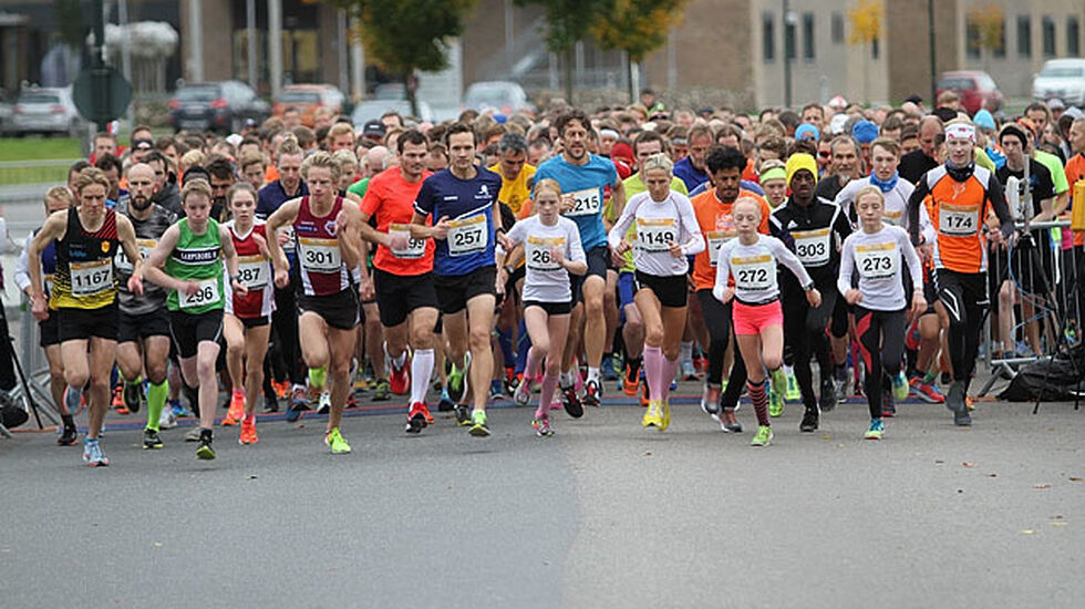 Starten på 10 og 5 km går samtidig. Foto: Roy Stranna