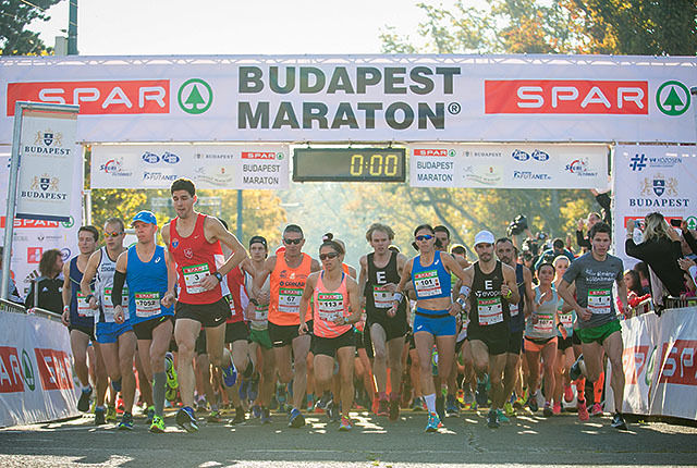 Starten for den 32. utgaven av Budapest Marathon har gått. (Alle foto: arrangøren)
