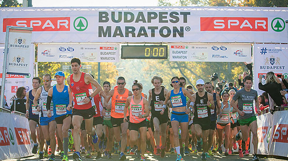 Starten for den 32. utgaven av Budapest Marathon har gått. (Alle foto: arrangøren)