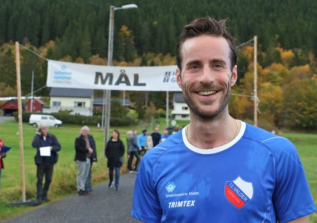 Marcus Megrund, Valder IL med grunn til å smile etter et godt løp. Foto: Martin Hauge-Nilsen