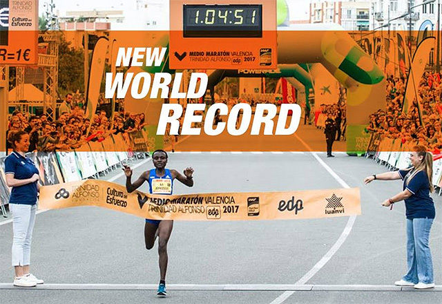 Joyciline Jepkosgei har hatt en fantastisk sesong og i Valencia satte sin sjette verdensrekord for året. (Foto: arrangøren)