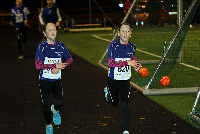Tvillingene Emma og Anna Hansveit likt over mål under sesongens 1. løp