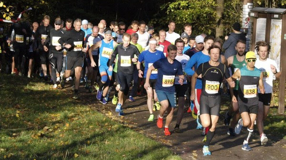 Sola skinte over starten i årets Fredrikstad Maraton. Foto: Arrangøren