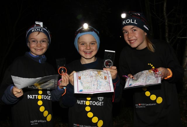 Ole Jacob Myklebust (8 år), August Myklesbust Leopolder (8) og Pauline Myklebust (12), som alle er fra Kringsjå, gleder seg til Trollnatta.