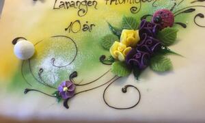 Kake med påskrevet gratulasjon, Frivilligsentralen 10 år