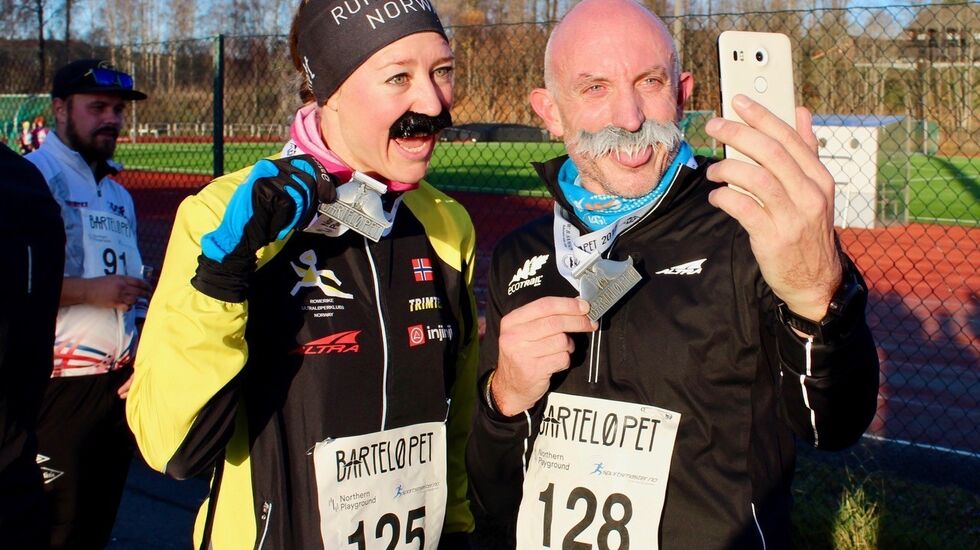 Ultraløperne Heidi Grønvoll og Neil Dryland stilte opp med prektige barter i løpet på Sognsvann. (Foto: Arrangøren)