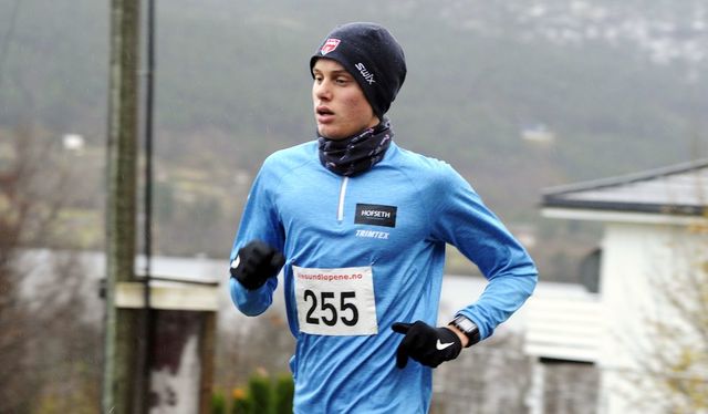 Sist lørdag vant han Grimstadvatnet rundt. I oktober var han førstemann på Østremsetra. I dag vant Andreas Vangsnes også 5 km i Ålesund vinterkarusell på 16.38 og slo Øystein Halvorsen sin gamle løyperekord fra 2014. Foto: Jarle Mordal, smp
