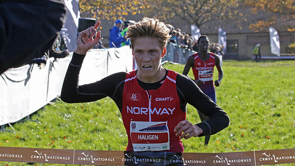 Simen Halle Haugen tar seieren i nordisk terrengløp for junior, Thomas Byrkjeland følger inn på andreplass.