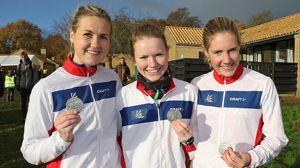 Tre norske jenter som kan reise hjem fra Danmark med en sølvmedalje:  Pernilla Epland, Karoline Holsen Kyte og Maria Wågan.