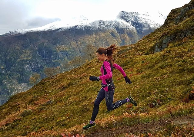 Glad i fjellet: Angelika er fra Bergen, men bor i Ålesund og elsker å løpe i fjellet. Foto: Privat