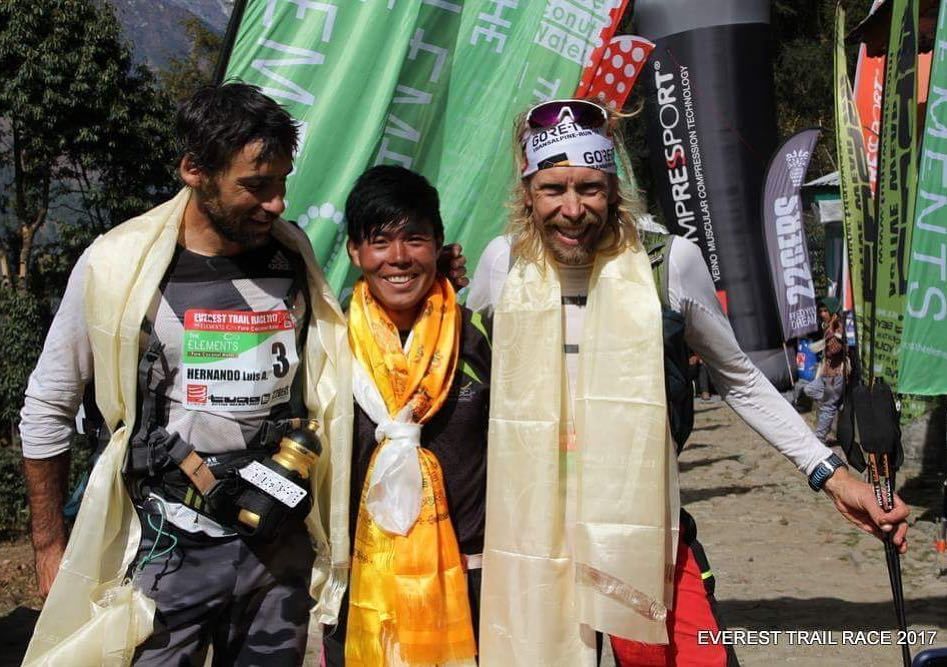 De tre beste i Everest Trail Race: Luis A. Hernando, Suman Kulung og Sondre Amdahl. (Foto: Arrangøren)