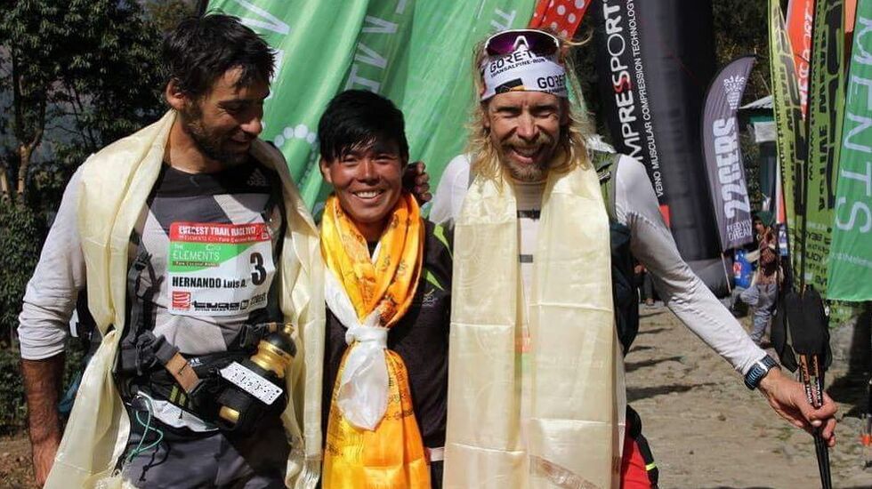 De tre beste i Everest Trail Race: Luis A. Hernando, Suman Kulung og Sondre Amdahl. (Foto: Arrangøren)