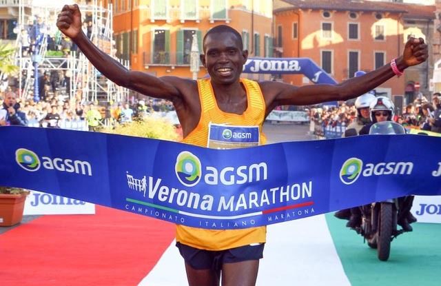 Robert Ndiwa vant årets Verona-Marathon. Foto: Arrangøren