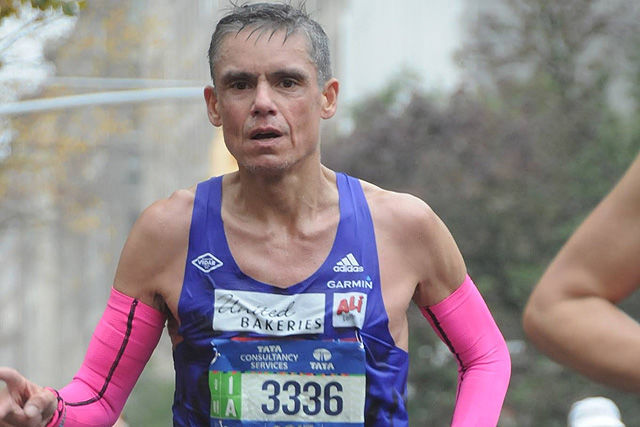 Tim Bennett underveis i New York City Marathon i år.