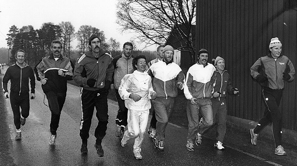 Her ser vi løperne underveis i 1986. Vi kjenner igjen Mariann Stenbakk. Kjenner du igjen flere?