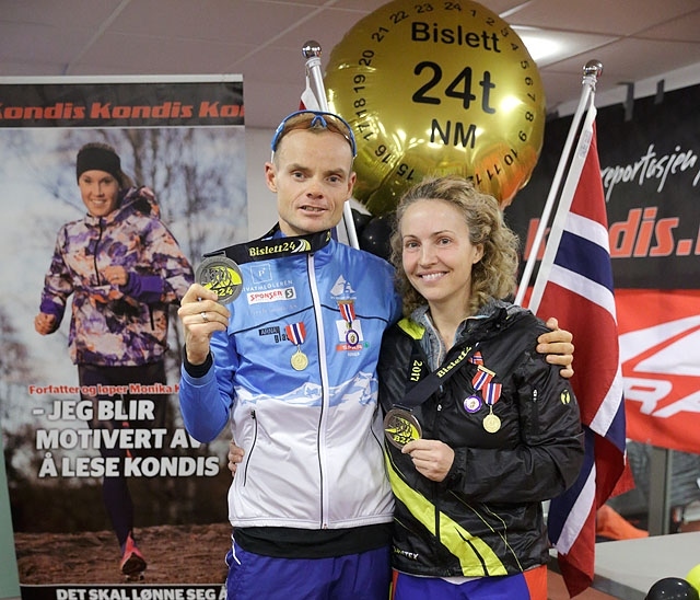 Bildet er fra november 2017 da Therese Falk og Bjørn Tore Kronen Taranger vant NM 24-timers. Nå er begge kåret til Årets Ultraløper 2018. (Foto: Per Inge Østmoen)