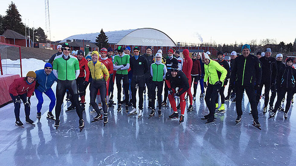Gjennom vinteren arrangeres det både enkeltstående skøyteløp og karuseller i Norge. Her fra Medistermarathon som arrangeres 2. juledag på Valle Hovin Kunstis. (Foto: Espen Riktor)