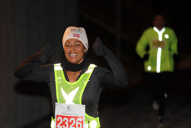 En smilende blid Chona Helen Anderl på vei mot mål i årets siste karusell løp