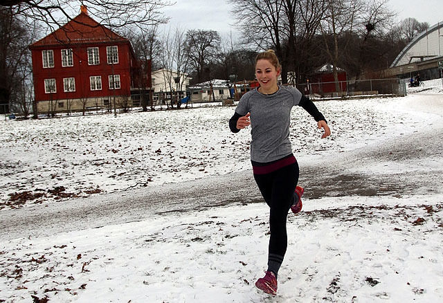 Så kom vinteren til Tøyen Parkrun. Cecily Millwater løp sitt fjerde Parkrun men det var debuten i i Tøyen Parkrun. Det gjorde hun så godt at hun vant kvinneklassen. Foto: Heming Leira