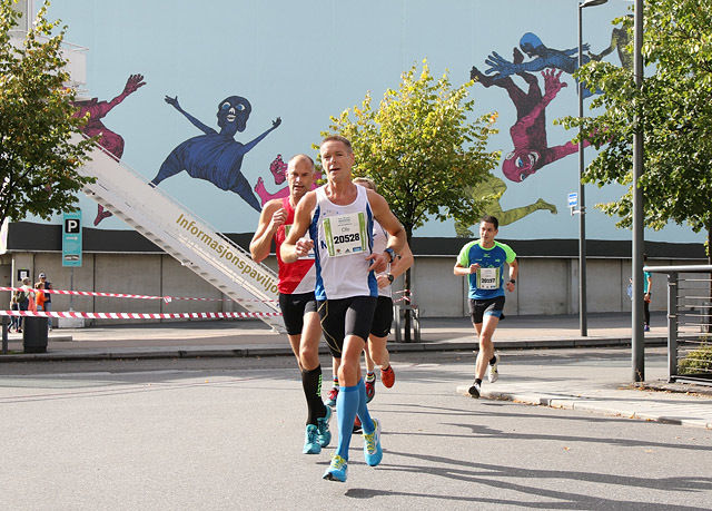 Kondis' Nyttårsløp har start og mål på Filipstadbrygga, ikke langt fra veggen med disse kunstneriske uttrykkene som også Oslo Maraton-løperne passerer. (Foto: Runar Gilberg)