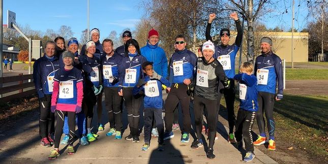 God stemning på startstreken før Tjømekarusellens novemberløp. Foto: Stine Skog Hansen. God stemning på startstreken før Tjømekarusellens novemberløp. Foto: Stine Skog Hansen.