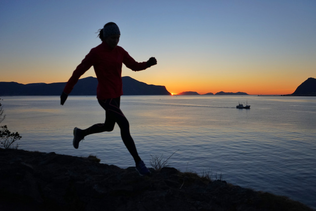 Angelika i solnedgang på Sunnmøre.