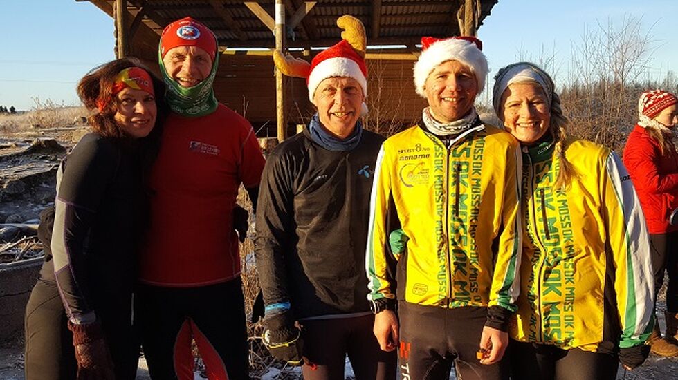 Nisseløpere klare til start (fra v.): Trine Marit Justad Raaen, Kongsberg OL, Richard Zeiner-Gundersen, Fossum, Knut Vidar Lund, Telenor BIL, Morten Tangen, OK Moss og Linda Fredh, OK Moss. (Foto: Stein Arne Negård)