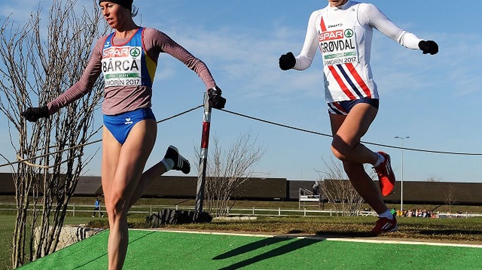 Karoline Bjerkeli Grøvdal dannet par sammen med rumenske Roxana Barca da forhåndsfavoritten Yasemine Can sattte opp farten. (Foto: Mark Shearman)