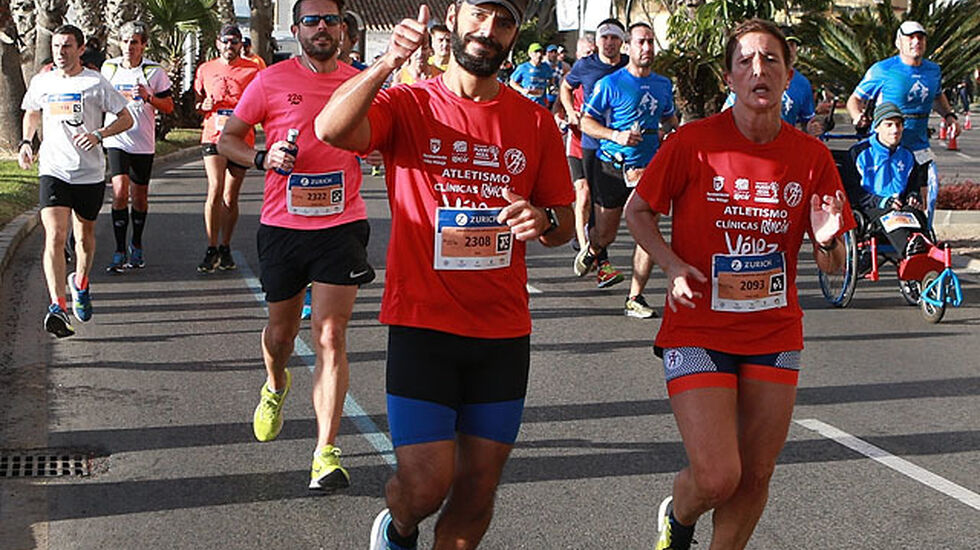 Palmer og Middelhavet: Malaga Marathons har sol, eksotiske trær, blått hav og juleforberedelser som sine kjennetegn. (Foto: Kjell Vigestad)