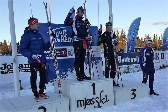 Arrangørklubben Hamar Skiklubb dominerte 18-årsklassen også på Veldre Sag med Kristoffer Kvarstad og Simen Syversen på de to øverste trinnene på pallen foran  Petter Myhr, Vallset IL og Simen Krogstie Bjørgan, også HSK på 4. plass. (Foto: Hamar Skiklubb)