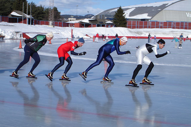 Skøyter kan benyttes på alt fra islagte vann og innsjøer til rundbaner. I denne artikkelen får du en introduksjon til skøytesporten og tips om hvordan du kommer i gang. (Foto: Sven-Åge Svensson)
