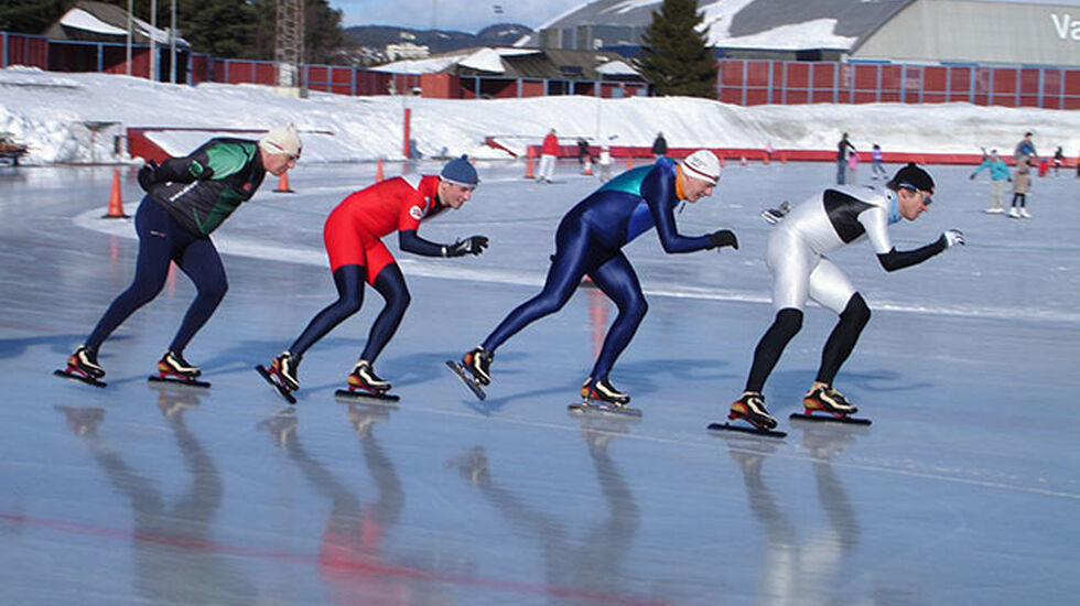 Skøyter kan benyttes på alt fra islagte vann og innsjøer til rundbaner. I denne artikkelen får du en introduksjon til skøytesporten og tips om hvordan du kommer i gang. (Foto: Sven-Åge Svensson)