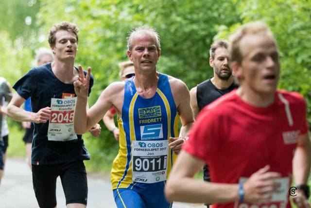 Jeg smiler tappert, men det var tungt å løpe 3 km,5 km  og 10 km etter hverandre under Fornebu-trippel. (Foto: Sylvain Cavatz)