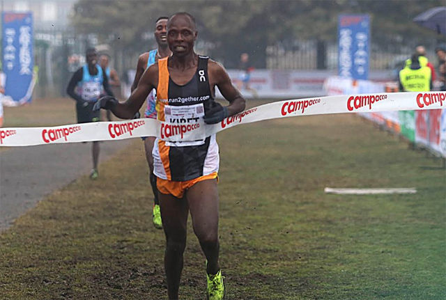 James Kibet fra Kenya vant Campaccio Cross Country på 29.34. Sondre Nordstad Moen var 26 sekunder bak på en sjuendeplass. (Foto: arrangøren) 