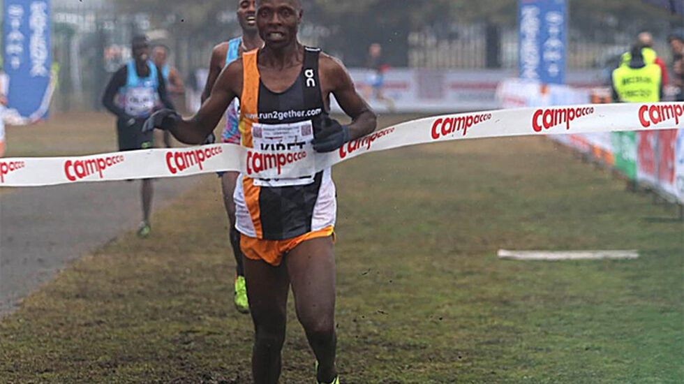 James Kibet fra Kenya vant Campaccio Cross Country på 29.34. Sondre Nordstad Moen var 26 sekunder bak på en sjuendeplass. (Foto: arrangøren)