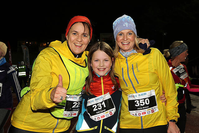 Karin Lampe, Sølvi Lampe og Janne Molnes kan juble over gjennomført 5 km.
