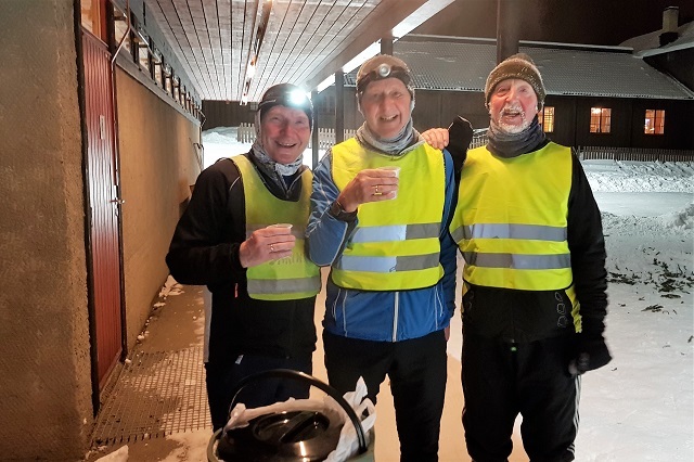 Med tendenser til rim i barten etter endt kut for (fra v.): Jonny Johansen, Vidar Karlsen og Øyvind Strand. (Foto: Stein Arne Negård)