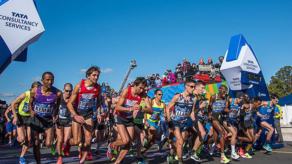 Himmelen var høy og blå da eliteklassen for menn starta i 2016. Foto: arrangøren