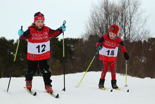 Unge skiløpere på kretsrenn i Dalsbygda ved en tidligere anledning. (Arrangørfoto)
