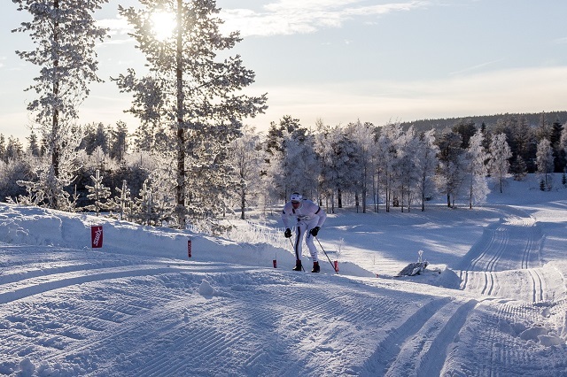 Håvard Hansen på de siste meterne opp til samfunnshuset i Søre Osen. (Foto: Øivind Larsen) Håvard Hansen på de siste meterne opp til samfunnshuset i Søre Osen. (Foto: Øivind Larsen)