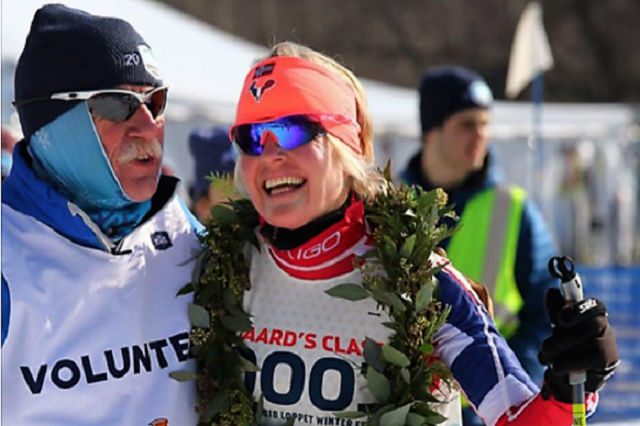Ragnhild Bolstad fra Åslia Skilag hadde all grunn til å smile etter å tatt tre gull, en sølv i veteran-VM og avsluttet USA-turen med å vinne City of Lakes Festival. (Arrangørfoto)