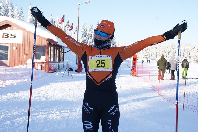 Marthe Kristine Hafsahl Karset kune juble for seier i kvinneklassen og storeslem til Vang Skiløperforeing og Team Parkettpartner etter 42,5 km på trått jobbeføre på Hedmarksvidda lørdag. (Foto: Stein Arne Negård) Marthe Kristine Hafsahl Karset kune juble for seier i kvinneklassen og storeslem til Vang Skiløperforeing og Team Parkettpartner etter 42,5 km på trått jobbeføre på Hedmarksvidda lørdag. (Foto: Stein Arne Negård)