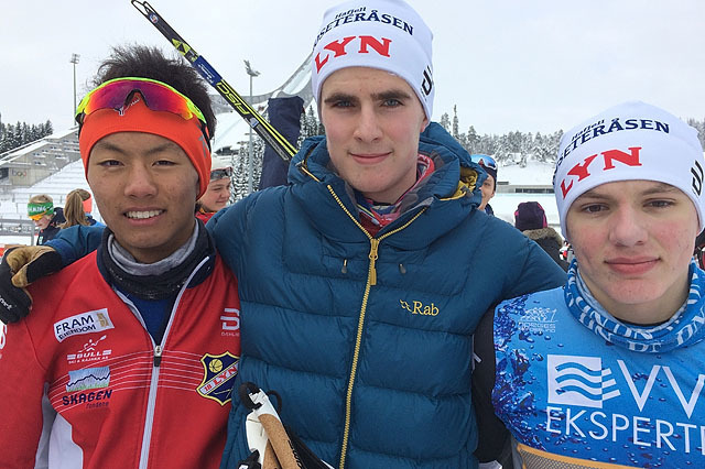 Nordberg Skoles 1.lag vinner Persbråten skolestafett. Fra venstre: Trym Danielsen, Kornelius Kriszat-Løvfald og Armann Saastad Haugen . Foto: Jon Per Nygaard