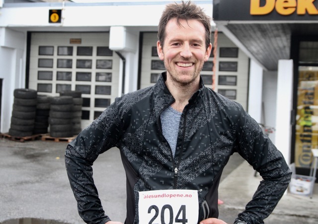 Bjørnar Gangsøy fra nabofylket Sogn og Fjordane slo alle møringene på lørdagens 10 km i Ålesund Vinterkarusell 4. løp.