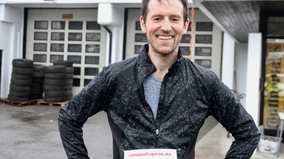 Bjørnar Gangsøy fra nabofylket Sogn og Fjordane slo alle møringene på lørdagens 10 km i Ålesund Vinterkarusell 4. løp.