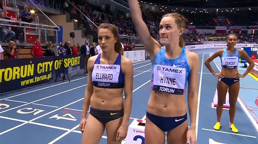 Hedda Hynne virka målbevisst på startstreken foran 800 m-løpet. (Foto: skjermdump fra livestreamingen)